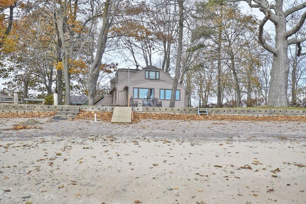 Exclusive Waterfront Beach House Retreat