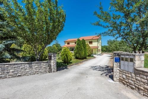 Apartment Matea In Kringa