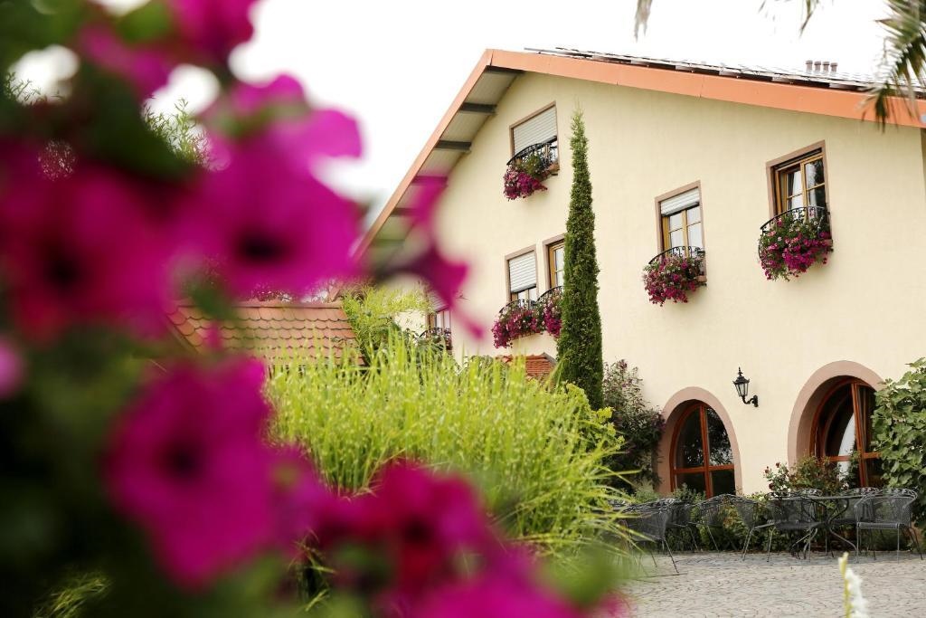 Hochdoerffer's Gaestechalet