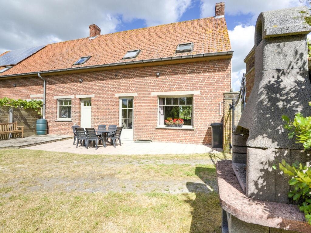 Lovely Holiday Home In Oostvleteren With Garden