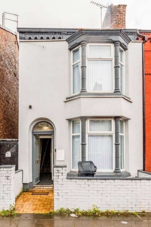 Immaculate 4-Bed House Near Anfield And Goodison