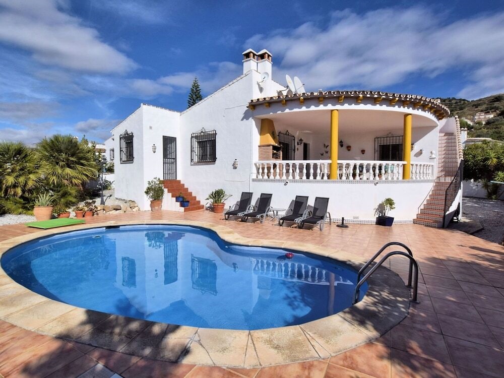 Cozy Holiday Home With Private Swimming Pool in Viñuela