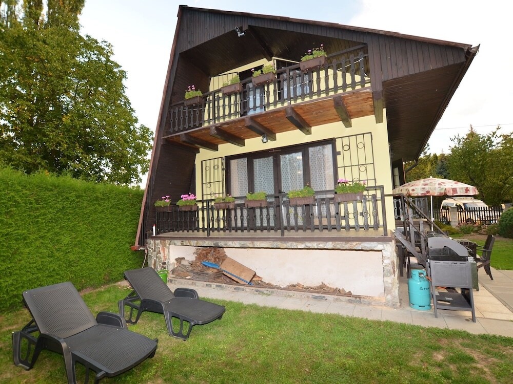 Cozy Chalet In Pilsen With Swimming Pool, Garden, Balcony