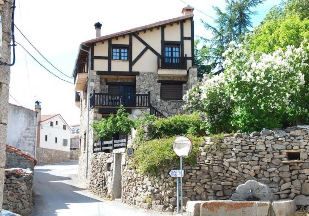 Ermita de Gredos Casas Rurales Artesano I y II/III