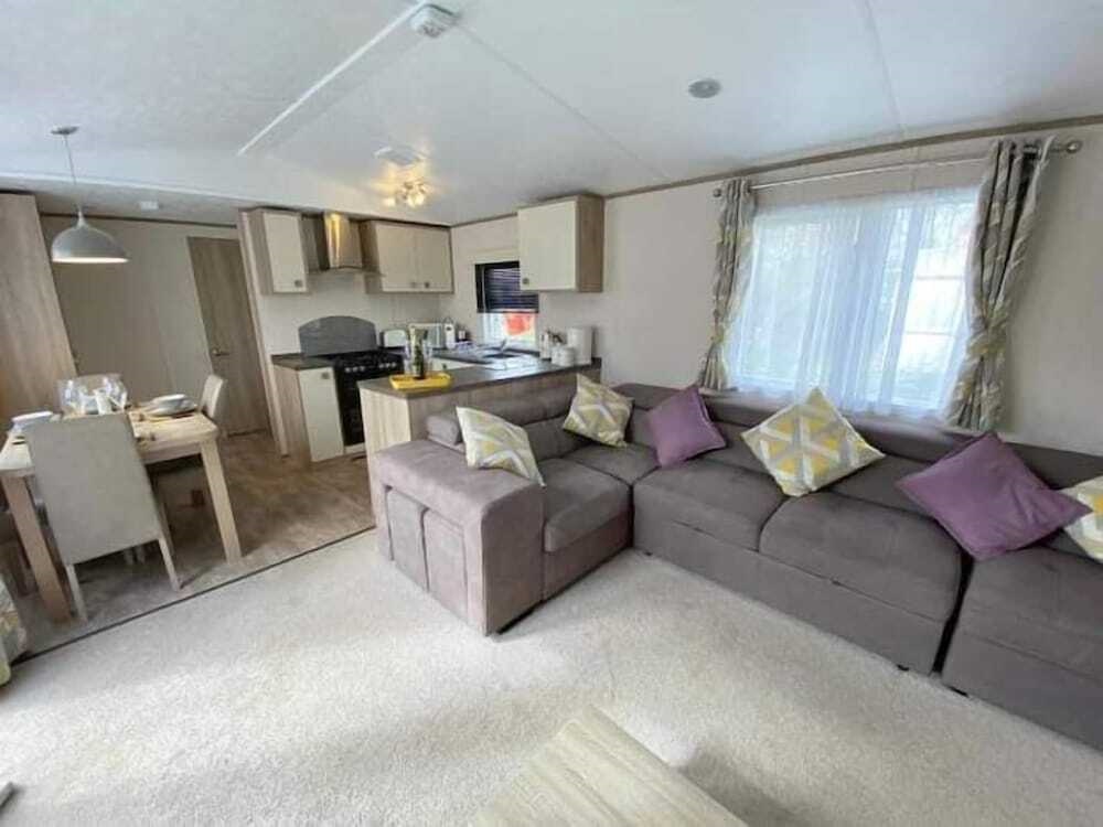 Impeccable 3-Bed Cabin In Tattershall, Uk