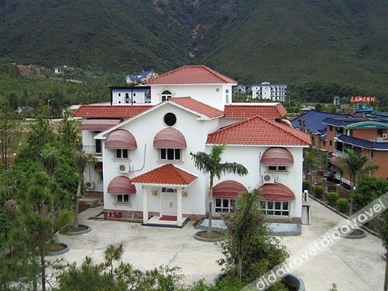 Lotus Mountain Hot Spring Resort