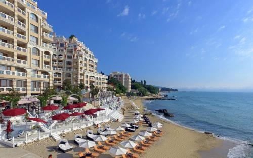 Apart Complex La Mer Residence