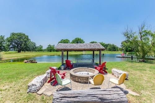 Fischer 3 Bedroom Farmhouse By Redawning