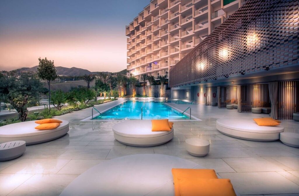 Leiro Suites And Residence (+16 Y)