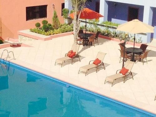 Le Monte Cristo Hotel & Suites