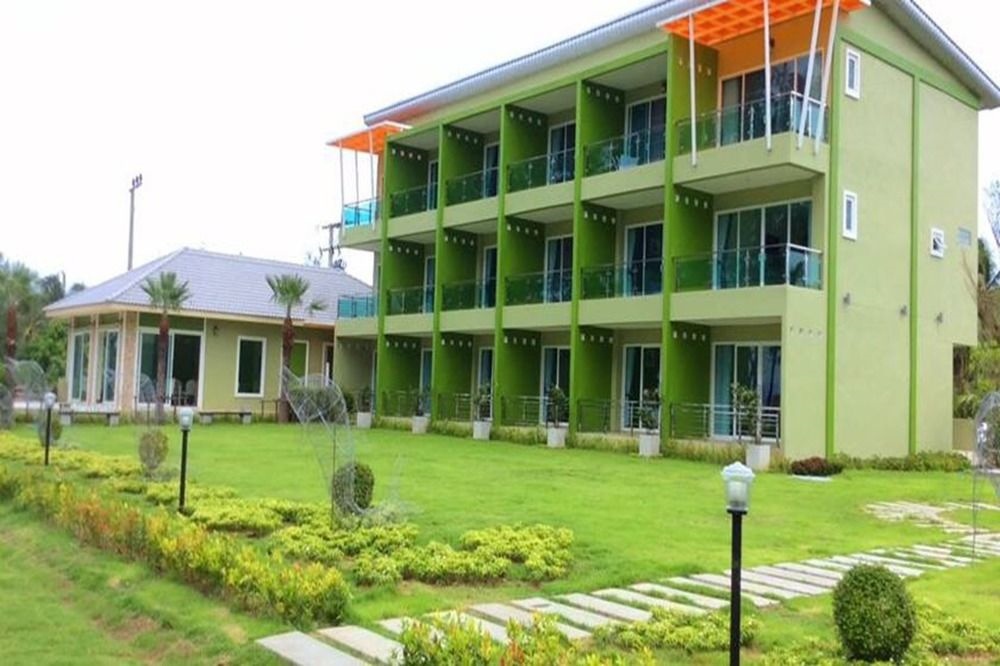 Greenseaviewresort Bangsaphan