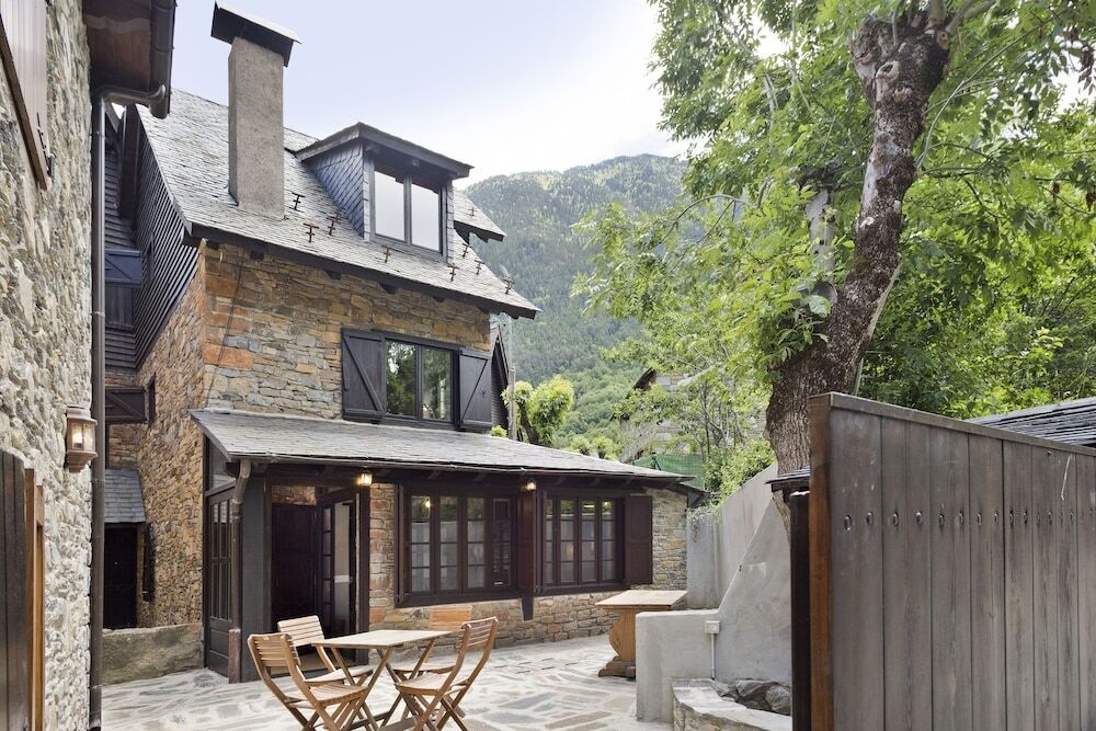 Luderna-Casa Con Terraza Dera Aubeta