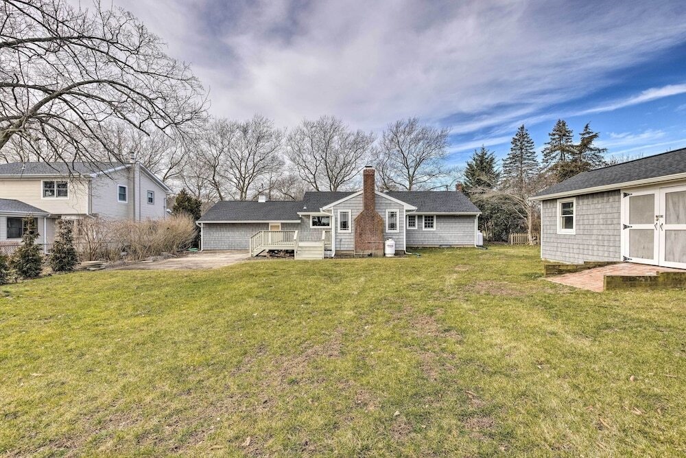 Mattituck Home W/ Fireplaces - Near Wineries