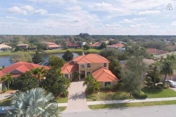 Dream Waterview Mansion - Sleeps 24