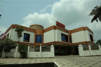 Oyo 8892 Kadambari Regency