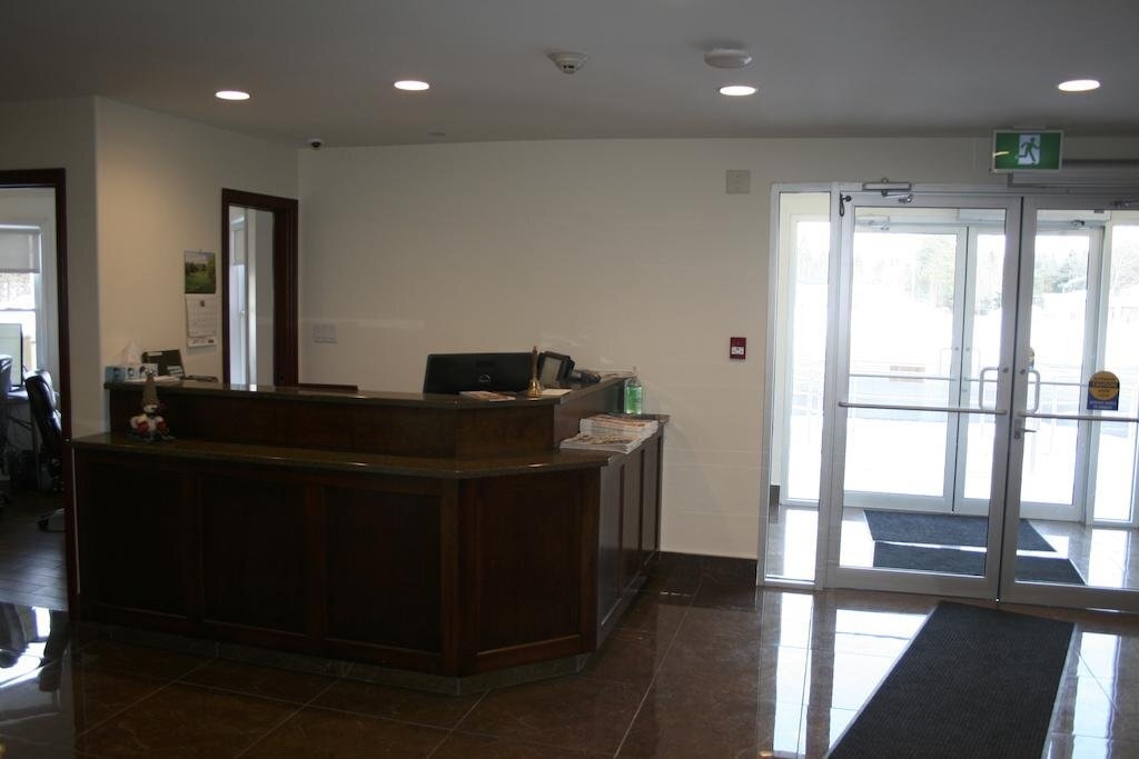 Lanes Riverhouse Inn & Cottages