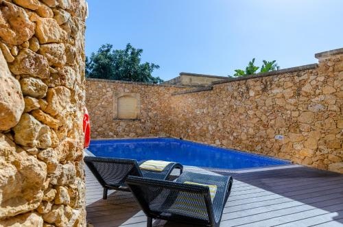 A Popular Pet Friendly Villa With A Pool, Gozo