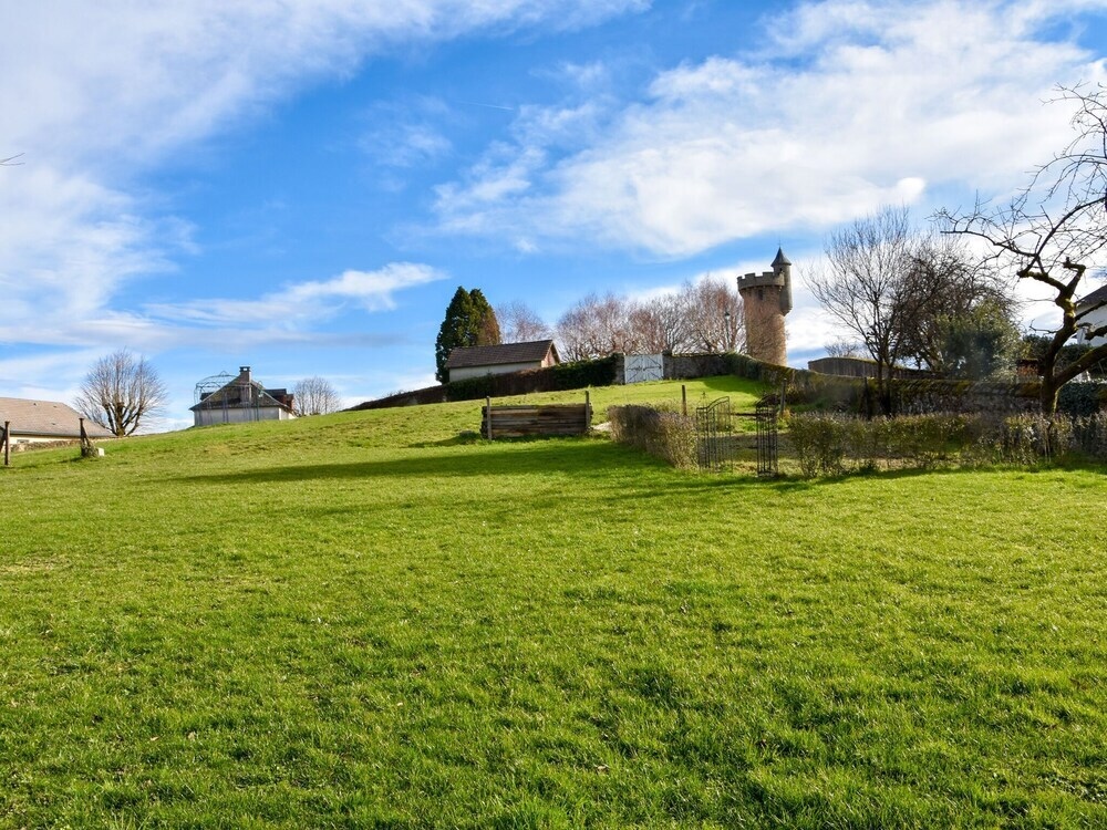 Fantastic Property With Large Swimming Pool And Garden In The Heart Of France!