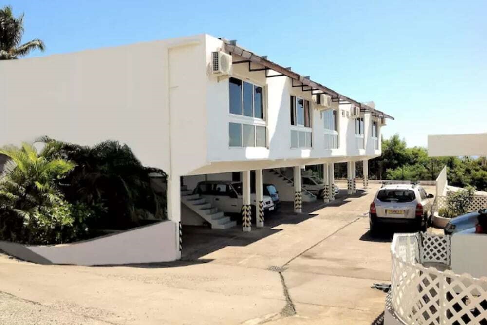 F2 Manureva Iti Apartment 1