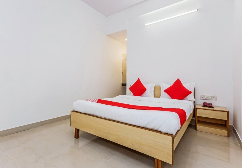 Oyo 24889 Prabhat Plaza