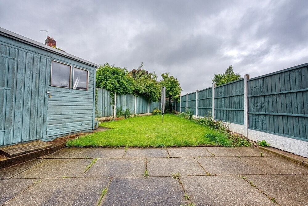 Modern 3 Bedroom 2 Bath Hse With Parking