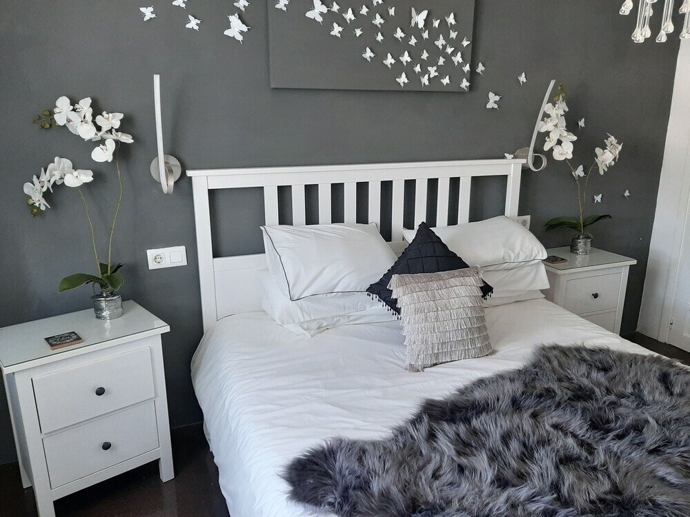 Inviting 3-Bed Villa In El Capso