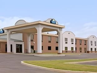 Days Inn & Suites by Wyndham Wynne