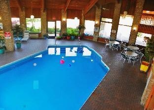 Royalton Inn & Suites