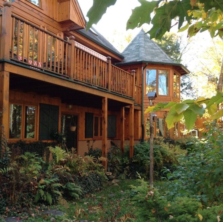 Bijou dans la forêt