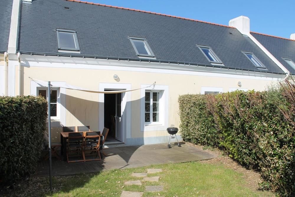 House With in Locmaria With Enclosed Garden and Wifi