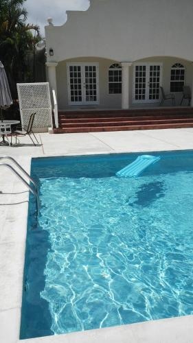 Crystal Court Apartment