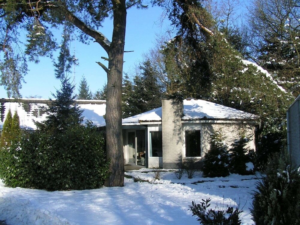 Comfortable Bungalow in the Middle of Nature Near Harderwijk