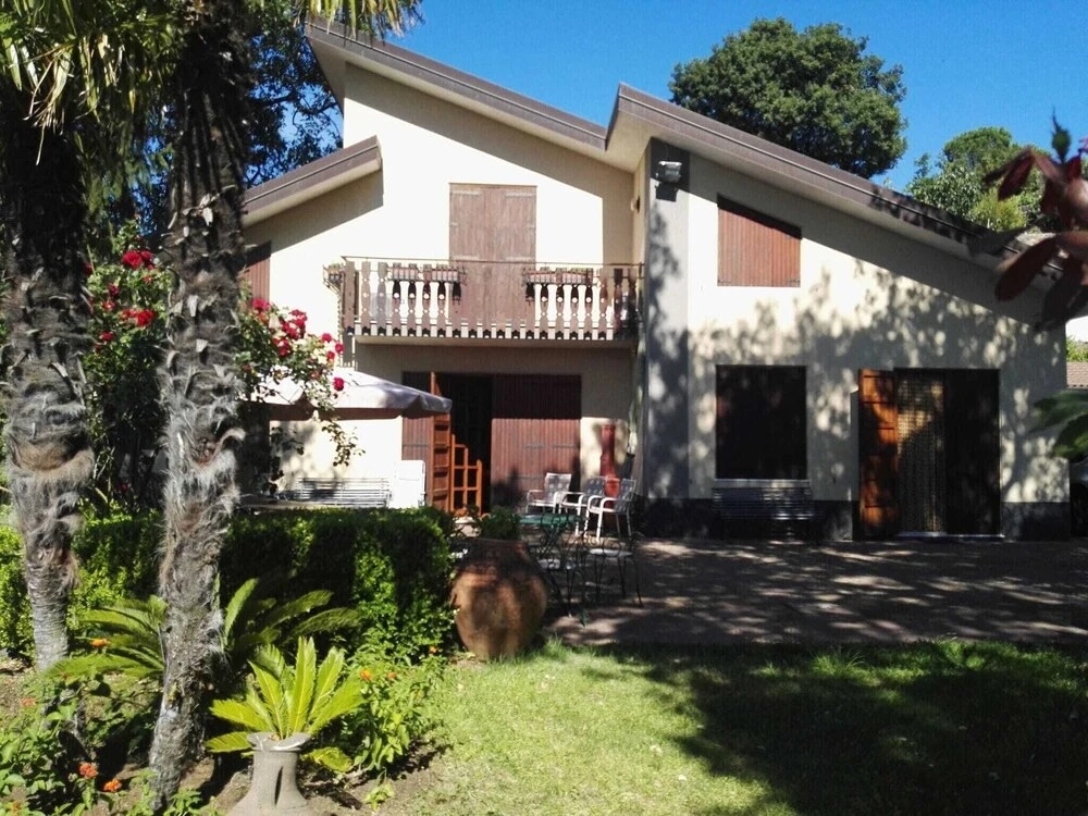 Elegant Holiday Home In Milo With Terrace