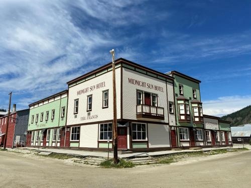 Midnight Sun, a Coast Hotel