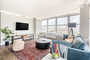 800 Tower City Club Apartments