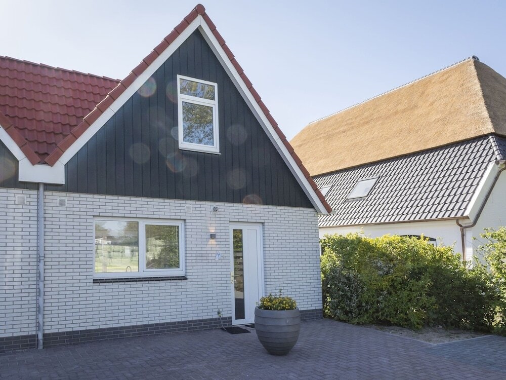 Comfortable Holiday Home in Texel Near Sea