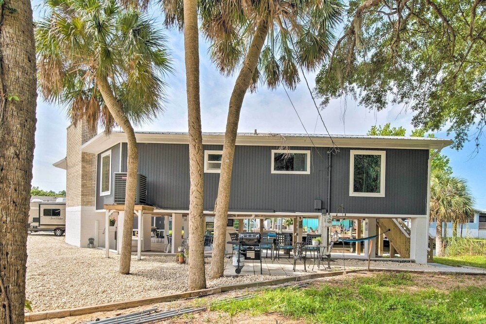 Newly Remodeled Gem On Homosassa River Canal!