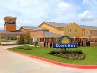 Days Inn By Wyndham Rockdale Texas