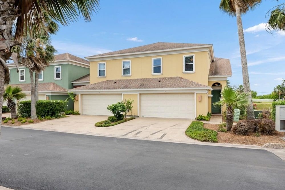 Harborside Townhome In Beautiful Laguna Vista