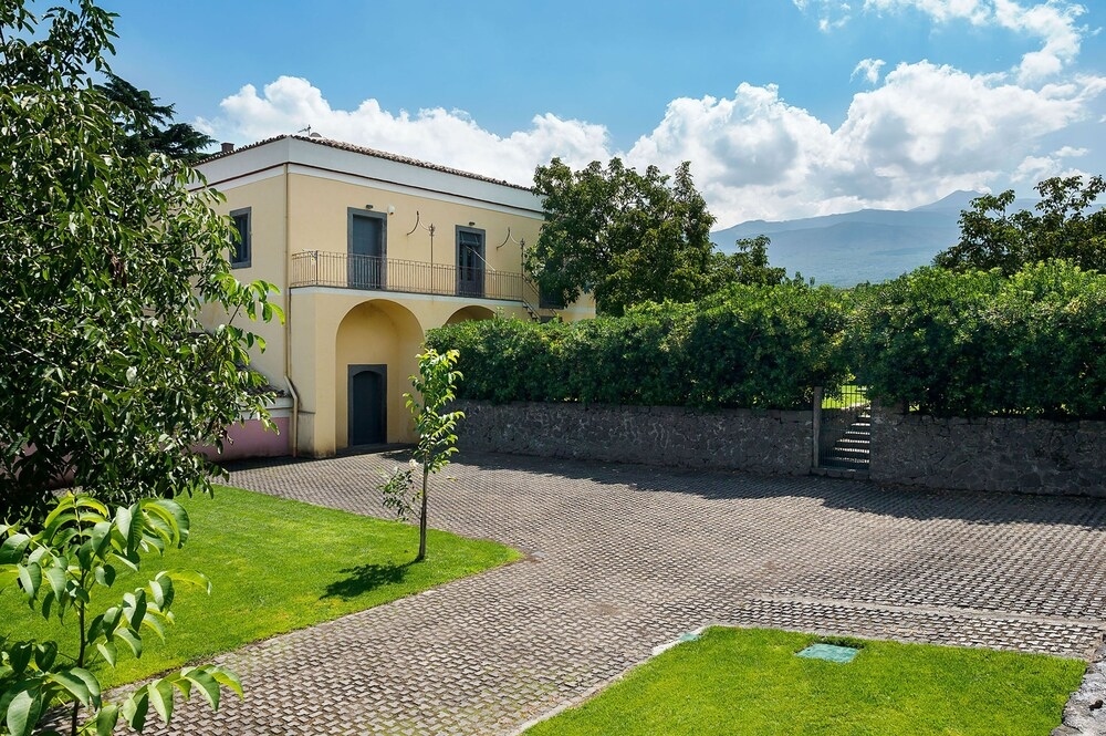 Country Villa With Private Pool - By Beahost Rentals