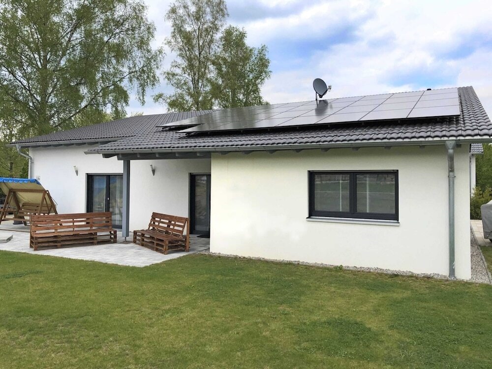 Holiday Home with Garden & Terrace in Bodenwöhr near Hammersee