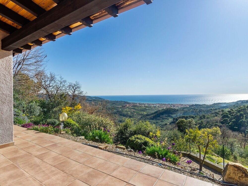 Pleasant Holiday Home In Merea With Sea View