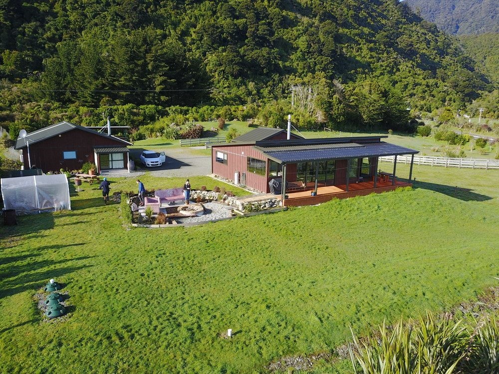 Koru Beach Cabin & B&B Homestay