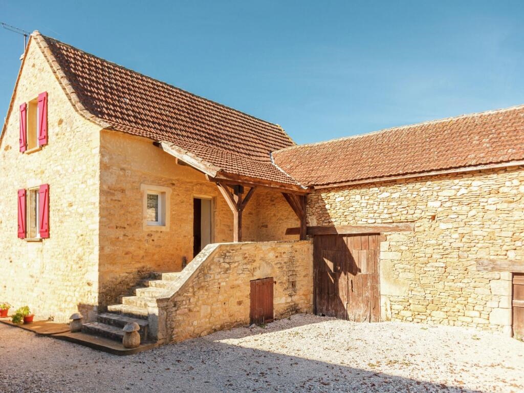 Luxury Holiday Home in Prats-Du-Périgord with Swimming Pool