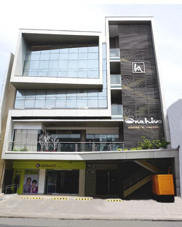 One Hive Hotel And Suites