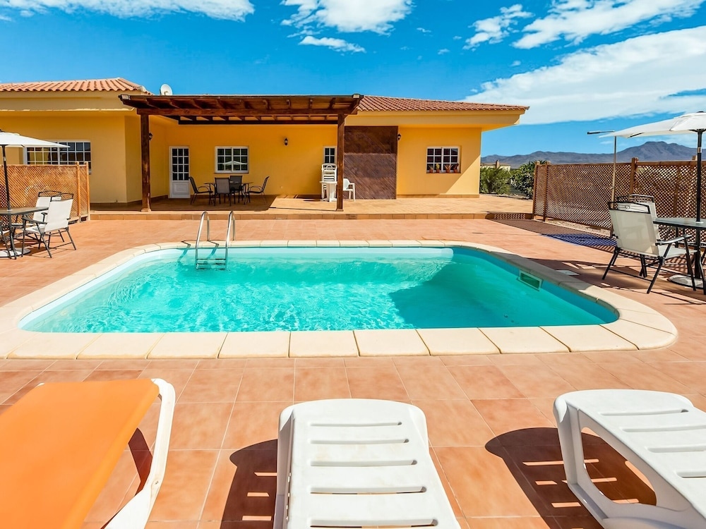 Cozy Farmhouse In Tuineje With Private Swimming Pool