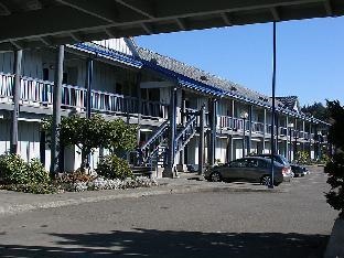 Edgewater Inn And Suites