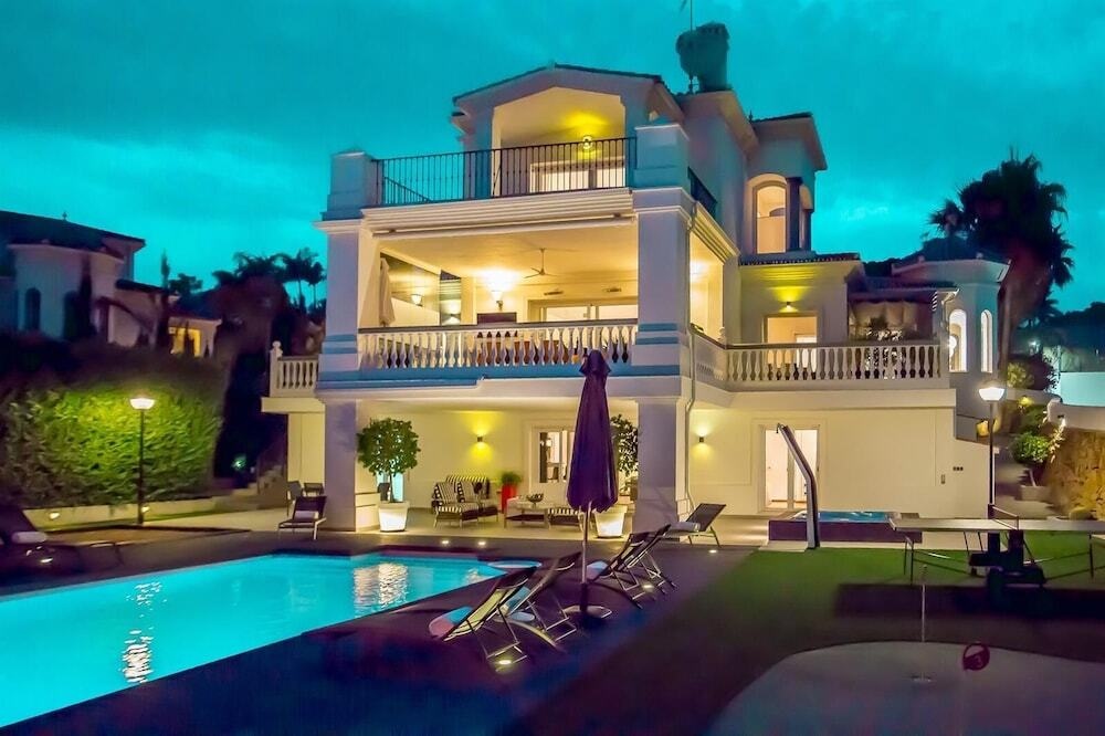 Fantastic Luxury Villa Near Marbella