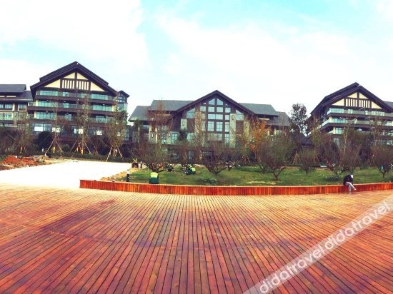 Lake International Hotel