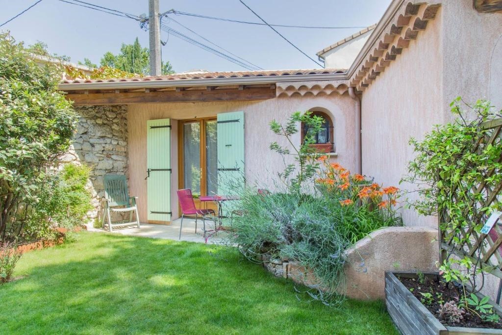 Room In Guest Room - La Chambre Du Mimosa